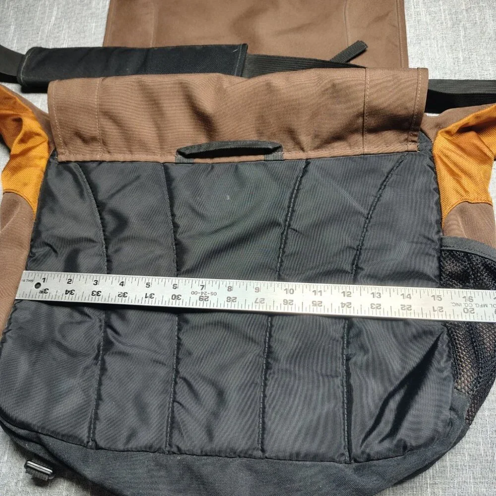 jansport messenger bag flap Larimer 5L Large Main Compartment Shoulder with Zip and Adjustable Shoulder Strap, Graphite Grey, Graphite Grey Fashion getters and movers and shakers Jansport Messenger Laptop Bag Crossbody